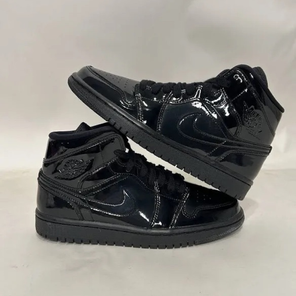 Wmns Air Jordan 1 Mid Patent SE 'Triple Black'